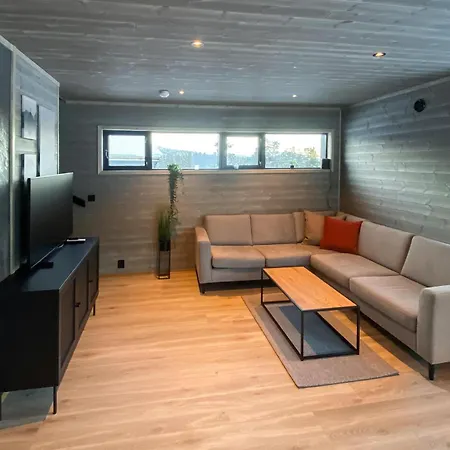 4 Bedroom Lovely In Holiday home