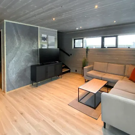 4 Bedroom Lovely In Holiday home *